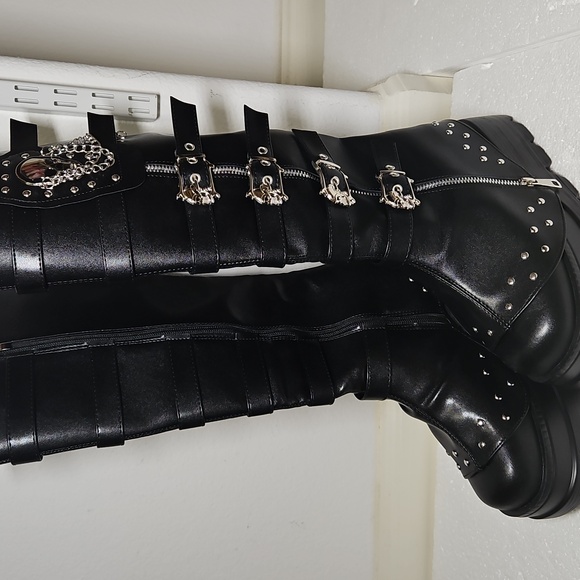 Shoes - Black Gothic Knee-High Boots | 39